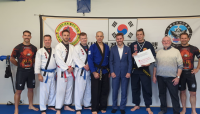 Neue Matten für die Hapkido-Abteilung der DJK Eiche Offenbach – Dank an die Sportstiftung der Sparkasse Offenbach